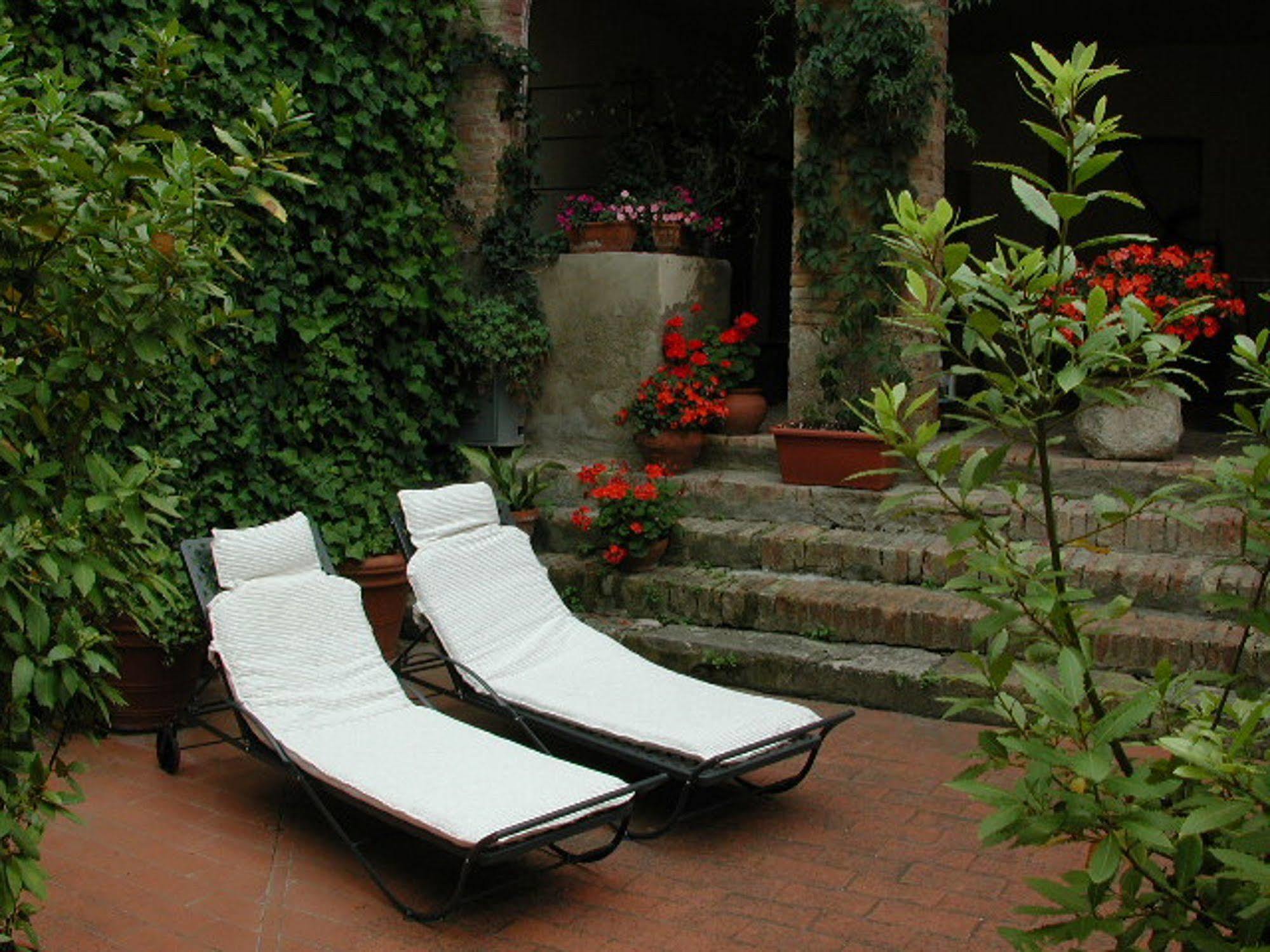 Hotel L'Antico Pozzo San Gimignano Exterior photo