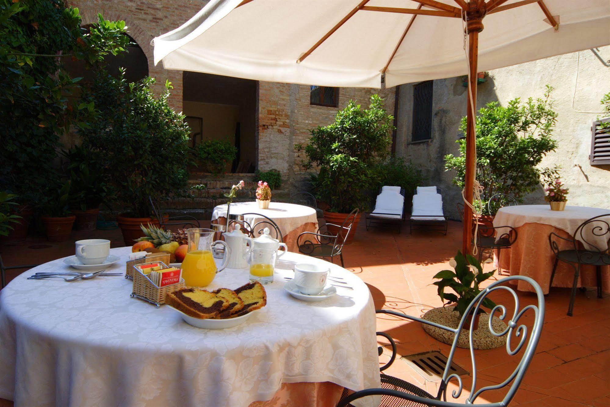 Hotel L'Antico Pozzo San Gimignano Exterior photo